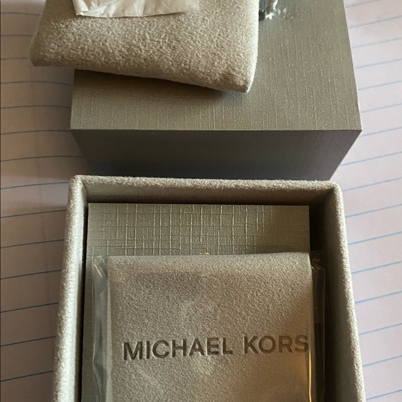 Michael Kors Heart Charm - Picture 3 of 5